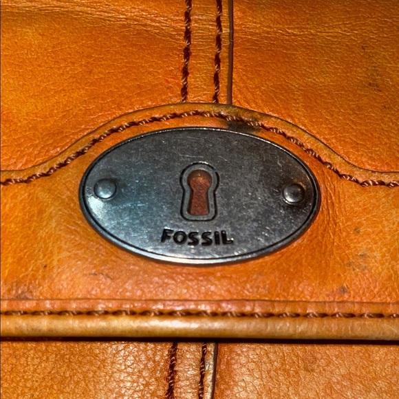 Fossil Tan Leather Wallet with Silver Accent-As Is - Picture 2 of 13